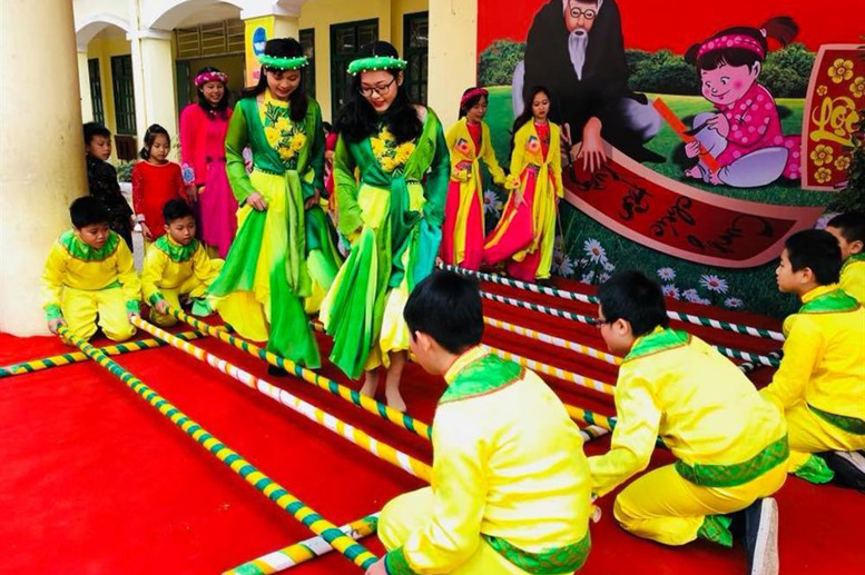 Phần thi Nhảy sạp của tổ 3