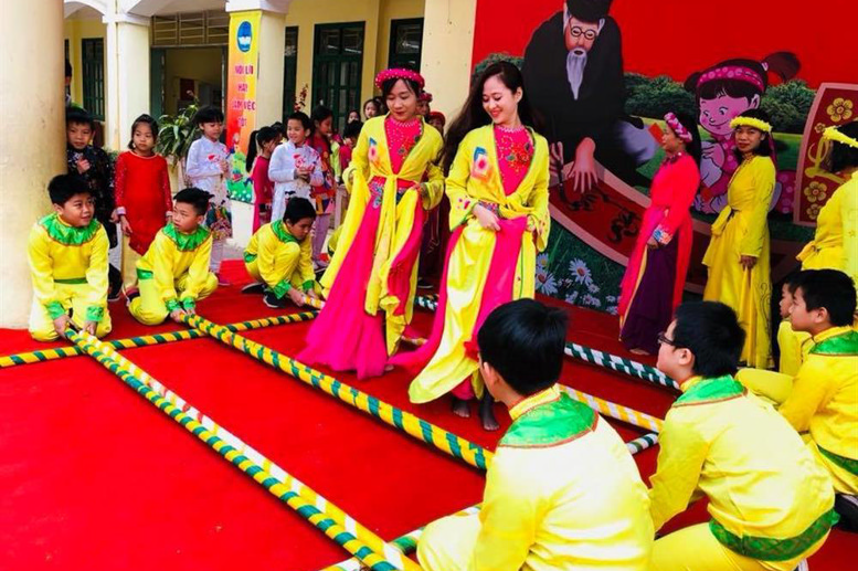 Phần thi Nhảy sạp của tổ 1