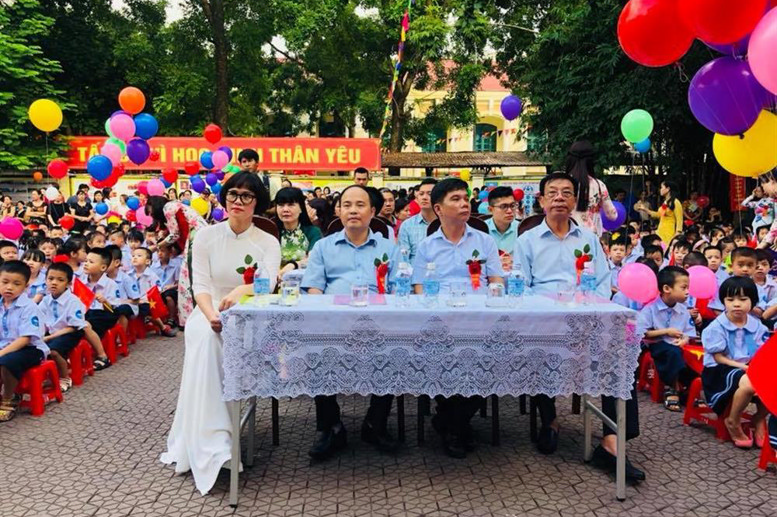 Các đại biểu về dự lễ Khai giảng năm học 2018 - 2019