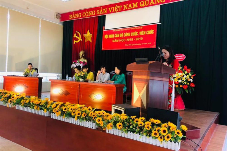 Đ/c Phùng Thị Chuyên - đại diện khối 3 tham luận