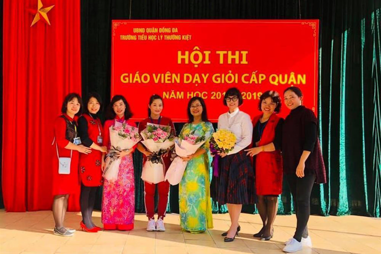Ban giám hiệu, Ban chấp hành Công Đoàn trường tiểu học Lý Thường Kiệt chúc mừng các cô giáo đã hoàn thành tiết dạy