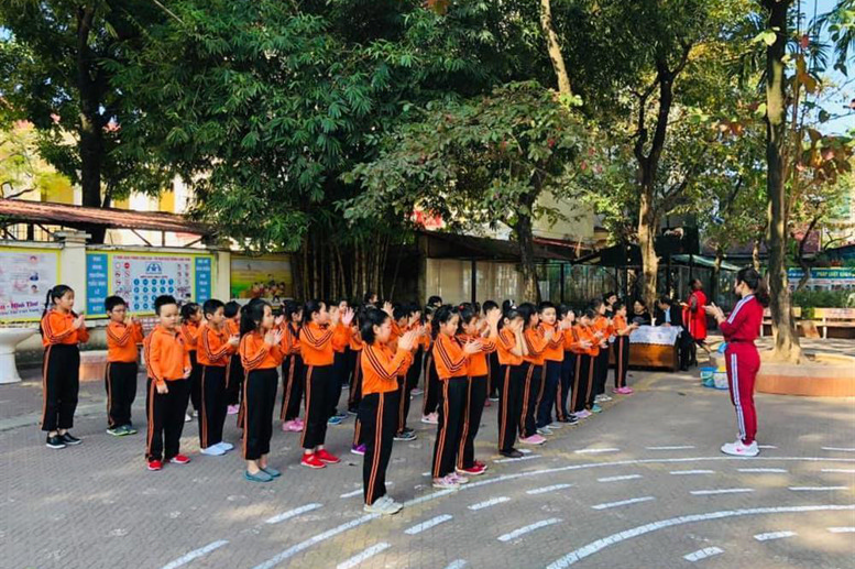 Tiết dự thi môn Thể dục lớp 2A1