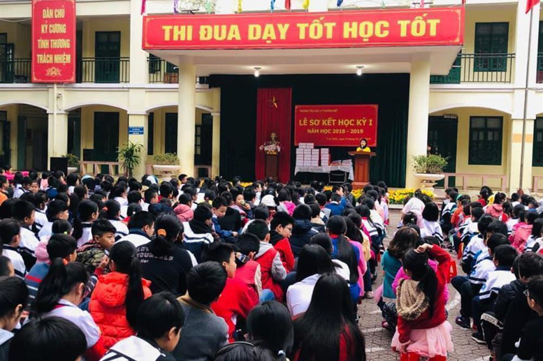 Toàn trường trong buổi lễ tổng kết