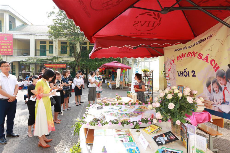 Khu trưng bày sách Khối 2