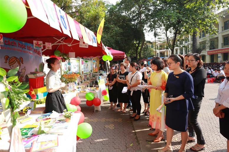Khu trưng bày sách Khối 1