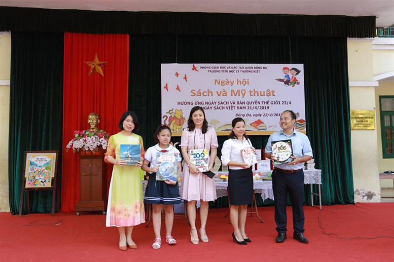 Các chủ nhân của những cuốn sách được đấu giá