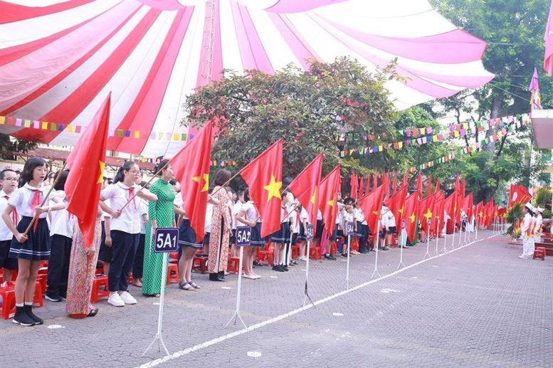 Quang cảnh học sinh toàn trường trong ngày lễ Khai giảng năm học mới