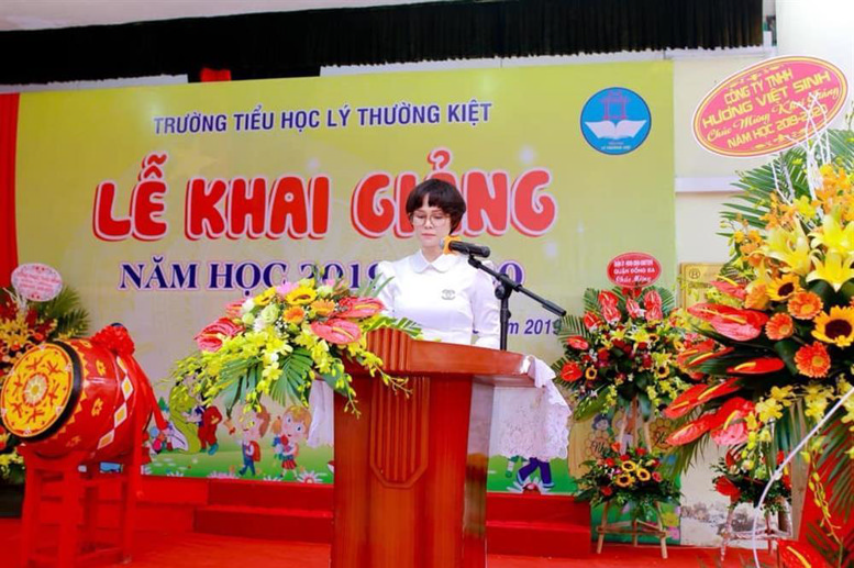 Cô giáo Hiệu trưởng Đặng Thị Mai đọc diễn văn Khai giảng năm học mới 2019-2020