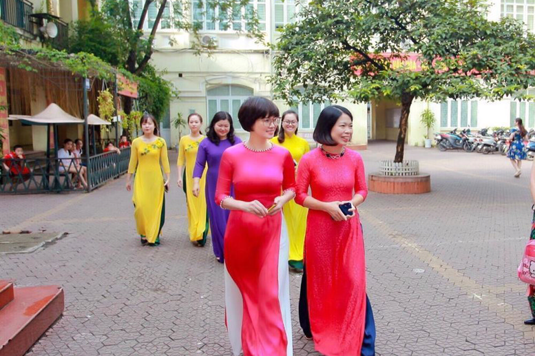 Banh Giám Hiệu và các cô giáo chủ nhiệm lớp 1