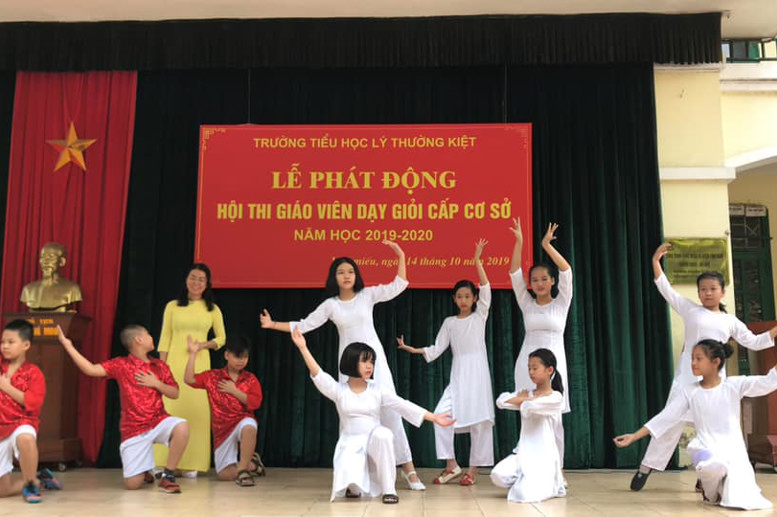 Tiết mục văn nghệ của cô và trò lớp 5A5