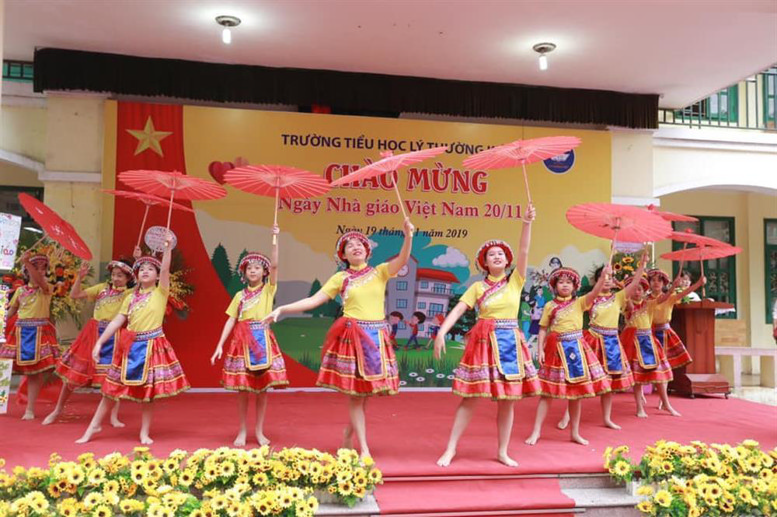 Các tiết mục văn nghệ chào mừng