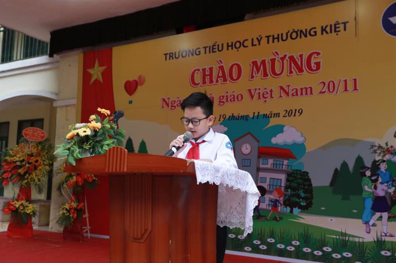 Đại diện các con học sinh chia sẻ cảm nghĩ về nhà trường và thầy cô