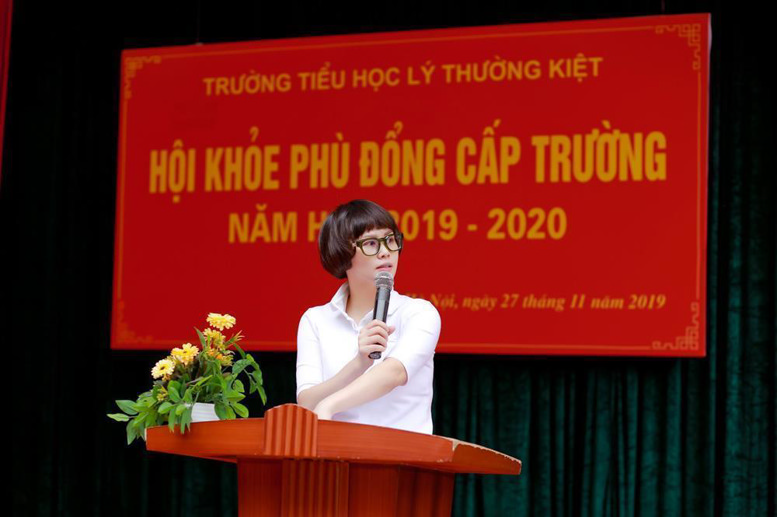 Cô giáo Đặng Thị Mai - Hiệu trưởng nhà trường khai mạc Hội khỏe Phù Đổng cấp trường