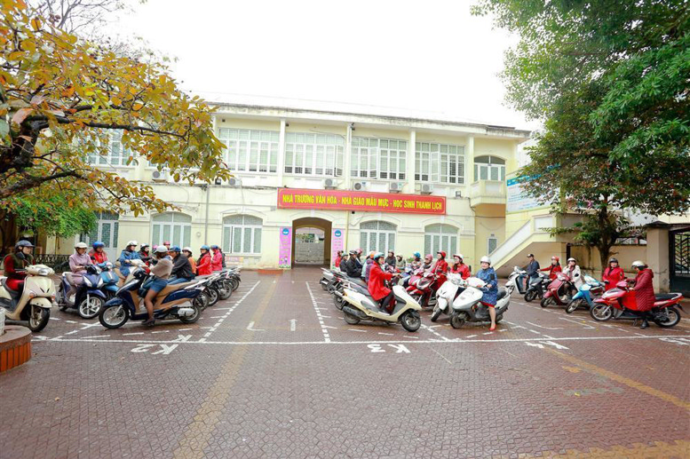 Vị trí để xe khu vực cổng Nguyễn Khuyến