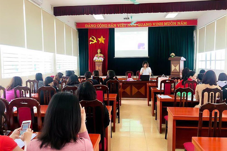 Đ/c Nguyễn Thị Thái - CB Y tế tập huấn công tác phòng chống dịch viêm đường hô hấp cấp Covid 19