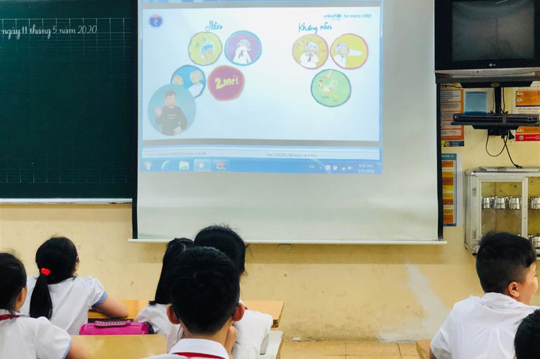 Hướng dẫn học sinh quy trình rửa tay đúng cách và các quy định phòng dịch Covid-19 cho học sinh tại trường