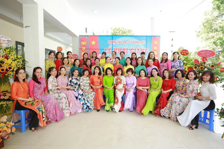 Tập thể CBGV trường Tiểu học Lý Thường Kiệt năm học 2020 - 2021