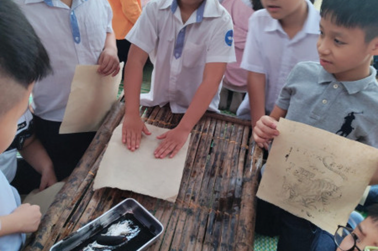 Trải nghiệm làm tranh Đông Hồ