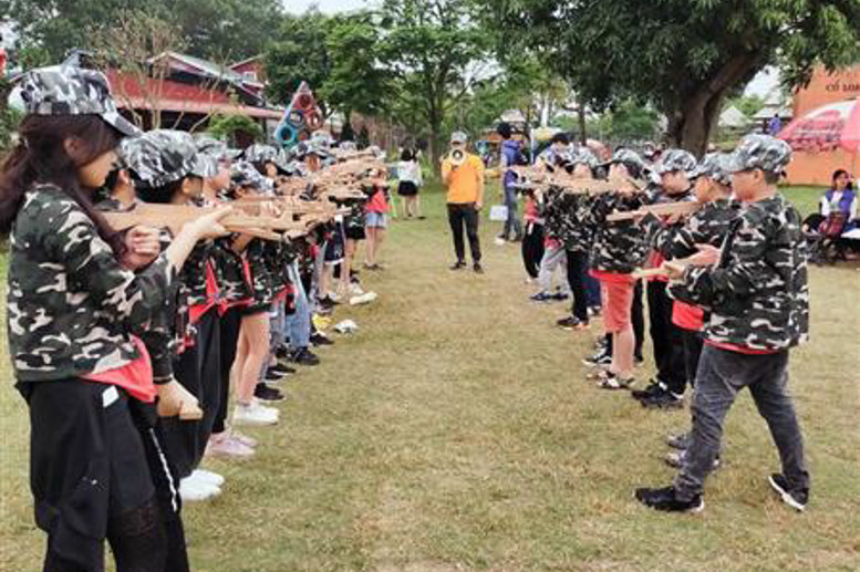Học kỹ năng tự vệ với trò chơi “ Em làm chú bộ đội Cụ Hồ”