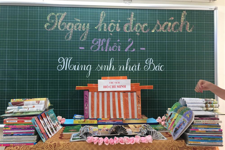 Gian trưng bày Ngày hội sách của Khối 2