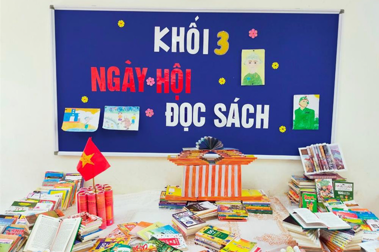 Gian trưng bày Ngày hội sách của Khối 3