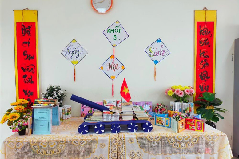 Gian trưng bày Ngày hội sách của Khối 5
