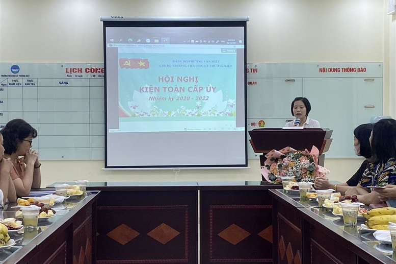 Đ/c Nghiêm Thùy Dương - Phó Bí thư Chi bộ giới thiệu nhân sự bổ sung cấp ủy và chức danh Bí thư Chi Bộ