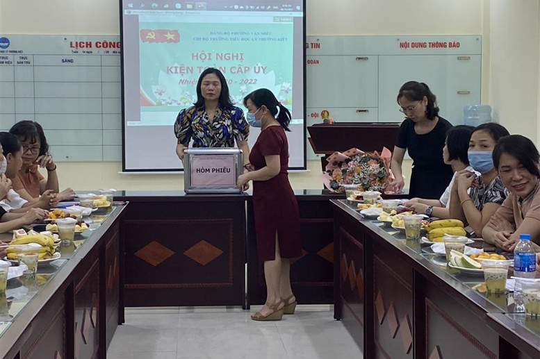 Hội nghị bỏ phiếu tín nhiệm giới thiệu bổ sung cấp Ủy và giới thiệu chức danh Bí thư Chi bộ