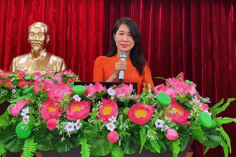 Đồng chí Nguyễn Thuý Hằng - Tổng phụ trách với tham luận: Các giải pháp để tổ chức hoạt động Đội đạt hiệu quả