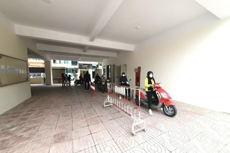 Phân luồng PHHS vào sân trường
