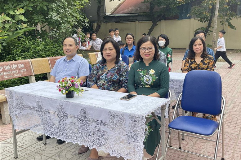 Đại biểu dự Lễ tổng kết và chia tay Học sinh lớp 5 của trường Tiểu học Lý Thường Kiệt