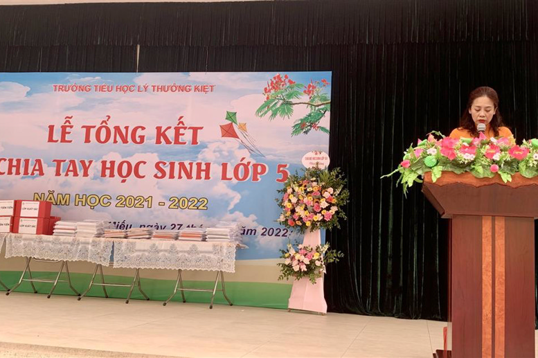 Cô giáo Nguyễn Quỳnh Anh - CTCĐ thông qua quyết định khen thưởng