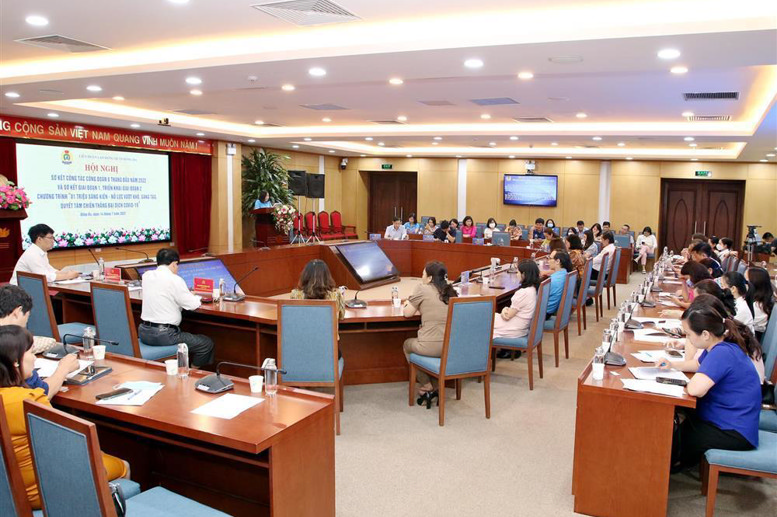 Toàn cảnh Hội nghị Sơ kết Công Đoàn 6 tháng đầu năm 2022 và Sơ kết giai đoạn 1, triển khai giai đoạn 2 chương trình "01 triệu sáng kiến nỗ lực vượt khó, sáng tạo, quyết tâm chiến thắng đại dịch Covid - 19"