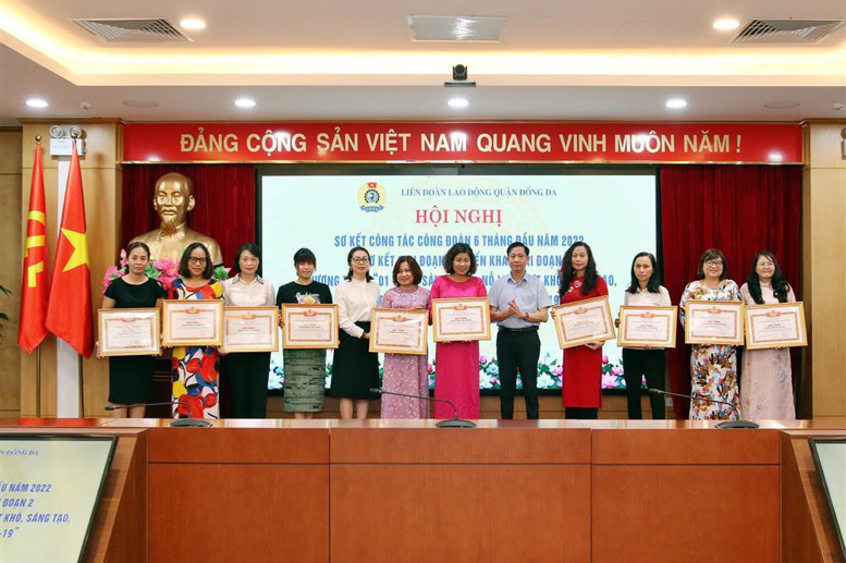 10 Tập thể nhận giấy khen LĐLĐ quận Đống Đa có thành tích xuất sắc thực hiện chương trình "1 triệu sáng kiến nỗ lực, vượt khó, sáng tạo quyết tâm chiến thắng đại dịch covid-19