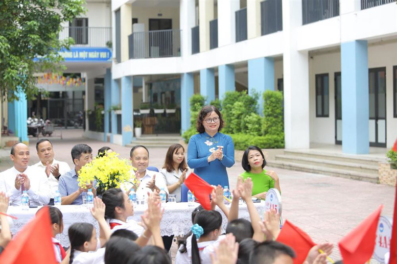 Cô giáo Lê Thị Thanh Thủy - Bí Thư Chi Bộ, Hiệu trưởng nhà trường 