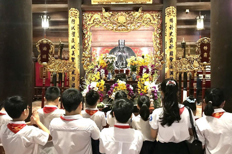 HS trường Tiểu học Lý Thường Kiệt tìm hiểu về di tích lịch sử Văn Miếu-Quốc Tử Giám