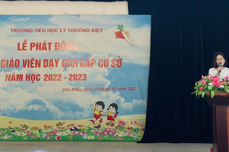 Cô giáo Nguyễn Thị Hồng - KTCM Khối 1 hưởng ứng lễ phát động