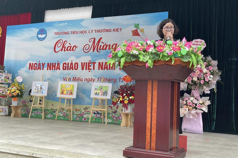 Nhà giáo Bí thư Chi Bộ, Hiệu trưởng Lê Thị Thanh Thủy phát biểu tri ân 