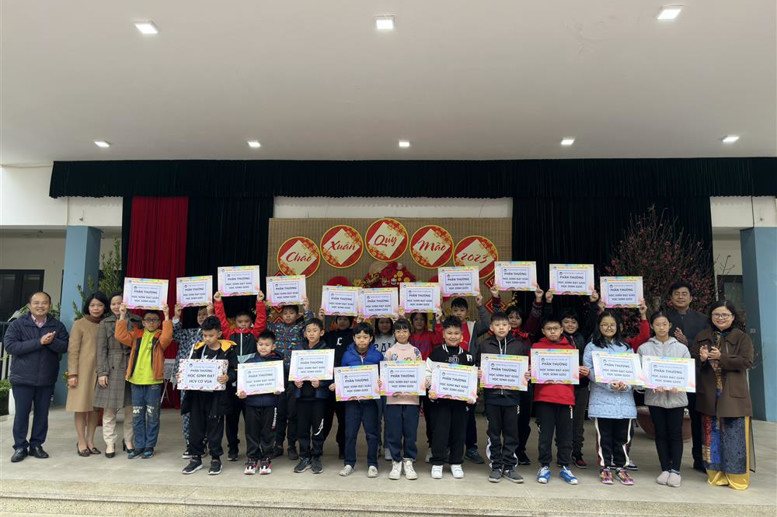 Học sinh đạt giải Học sinh Giỏi các môn Toán, Tiếng Anh cấp Thành phố, cấp Quốc Gia và HS đạt giải Thể thao