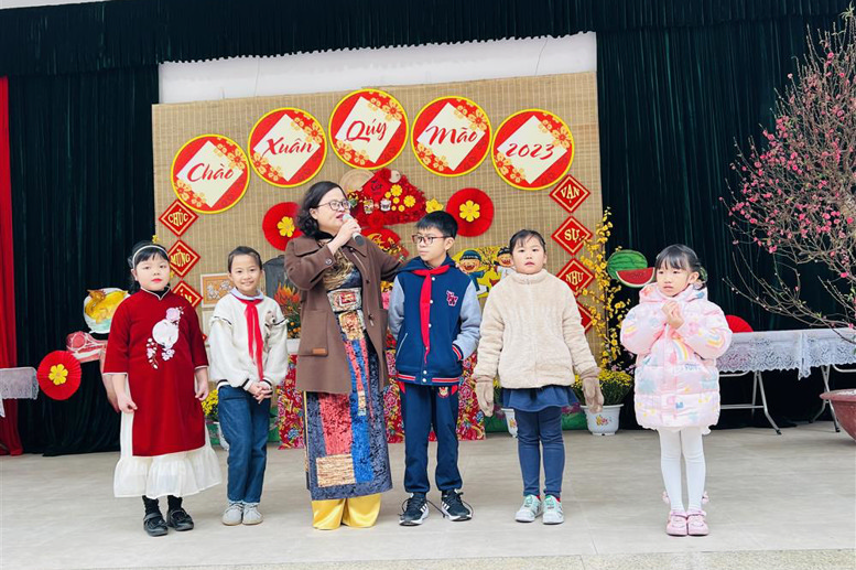 Cô giáo Hiệu trưởng Lê Thị Thanh Thủy gửi lời chúc Tết đến toàn thể quý Phụ huynh và các con học sinh nhân dịp năm mới Quý Mão 2023 