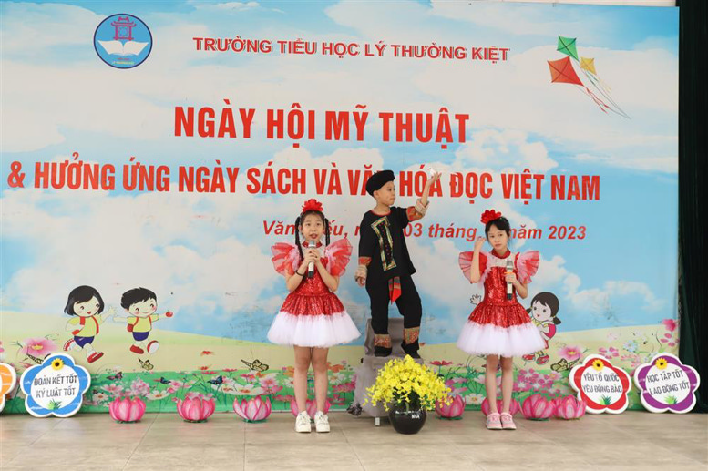 Tiết mục kể chuyện của khối lớp 4