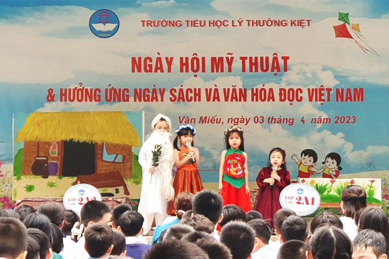Tiết mục kể chuyện của khối lớp 1
