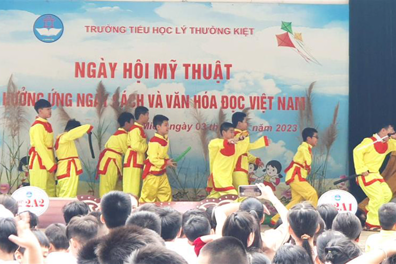 Tiết mục kể chuyện của khối lớp 5