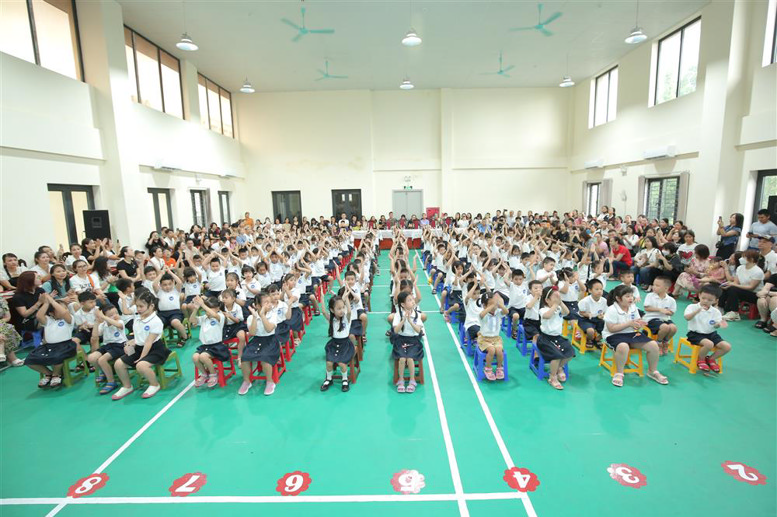 Các con học sinh lớp 1 hào hứng tham dự chương trình