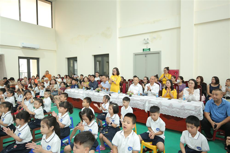 Nhà Giáo Lê Thị Thanh Thủy - Bí thư Chi Bộ, Hiệu Trưởng Nhà trường