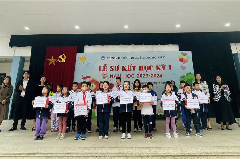 Các tập thể lớp Tiên tiến