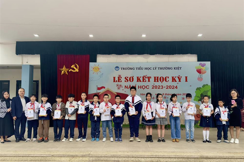 Trao thưởng cho các học sinh đạt giải Quốc gia, Thành phố các bộ môn