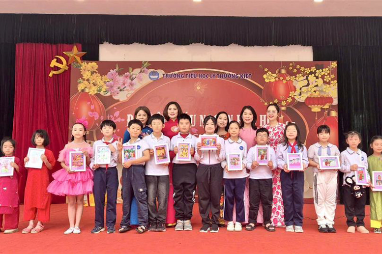 Trao giải cuộc thi Ảnh "Nụ cười của em"